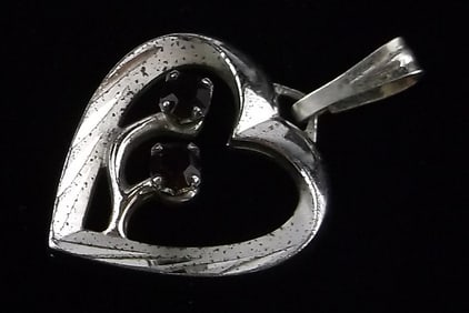 Stunning Vintage 1950s Sterling Silver Garnet Heart Pendant