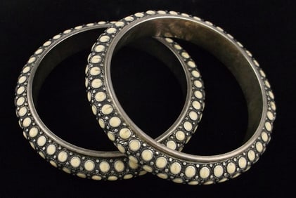 2 Mint Vintage Heavy Well Made Bangle Bracelet 8"