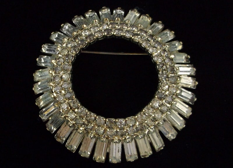 Stunning Vintage 1950s Rhinestone Brooch (1 of 3)