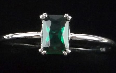 New Sterling Silver Elegant Green Stone Ring 8