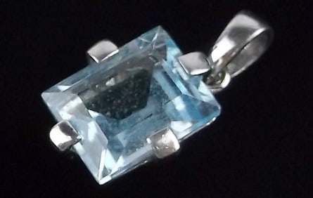 Mint Vintage Sterling Silver 2ct Blue Topaz Pendant