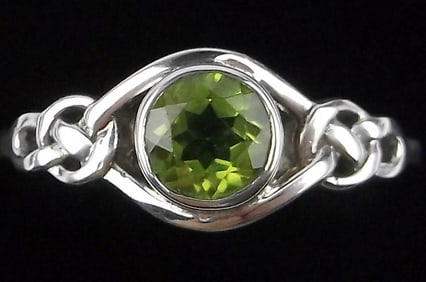 New Vintage Sterling Silver Peridot Celtic Knot Ring 10
