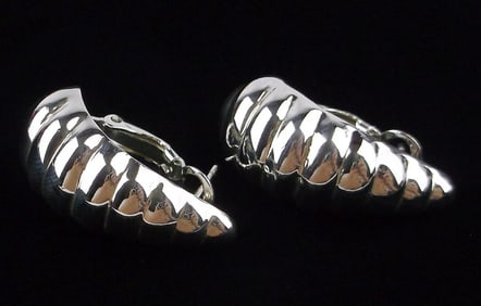 New Vintage Sterling Silver Shell Style Earrings