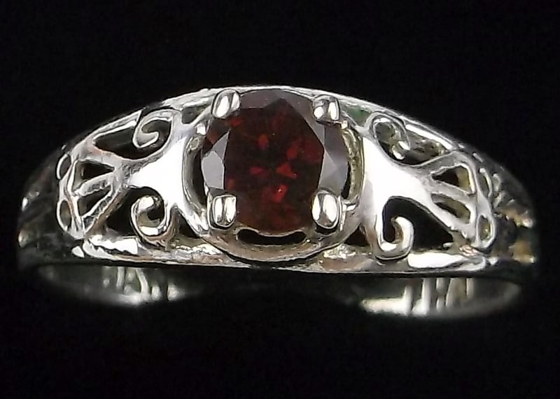 Stunning Vintage Sterling Silver Garnet Ring 6.25 (1 of 2)