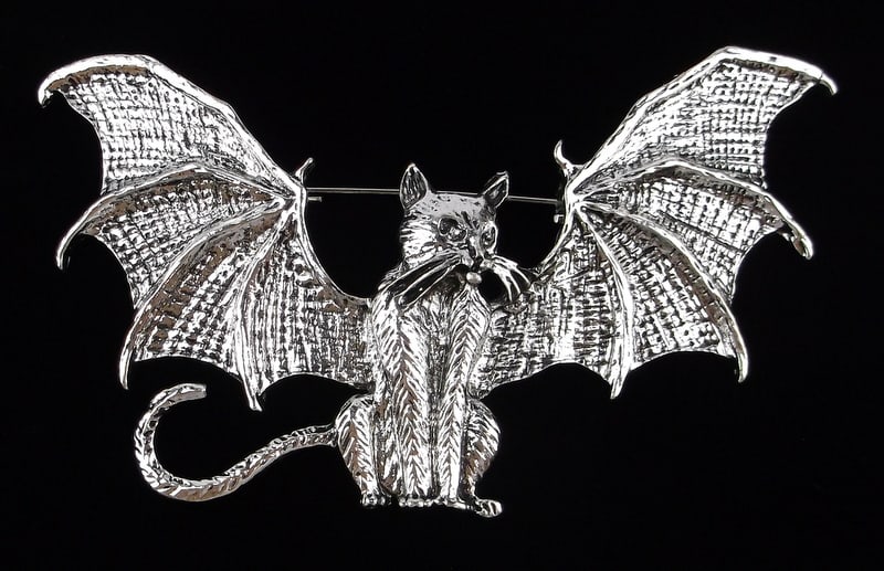 Big Mint Cat Bat Brooch (1 of 2)