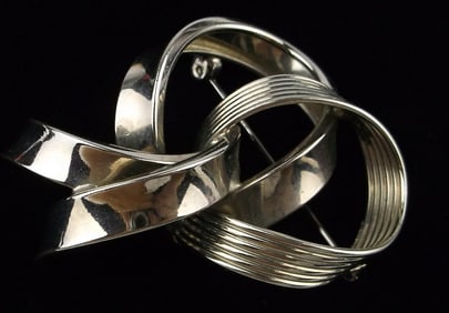 Stunning Vintage 1960s Bow Brooch