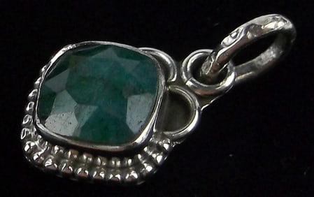 New Bali Sterling Silver 1ct Emerald Pendant