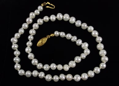 Stunning Vintage Freshwater Pearl Necklace 18"