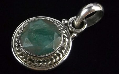 New Bali Sterling Silver 1ct Emerald Pendant