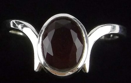 New Sterling Silver Garnet Ring 7.5