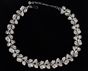 New Vintage 1960s Crown Trifari Necklace 17"