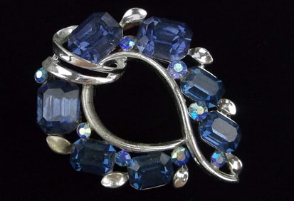 Vintage 1950s Lisner Rhinestone Brooch