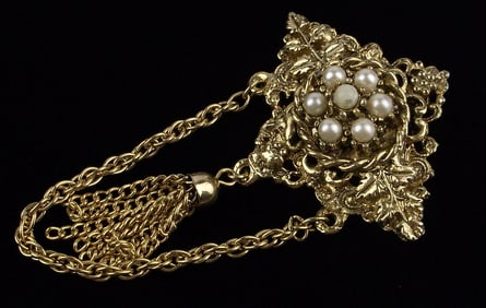 Mint Vintage 1960s Faux Pearl Sway Brooch