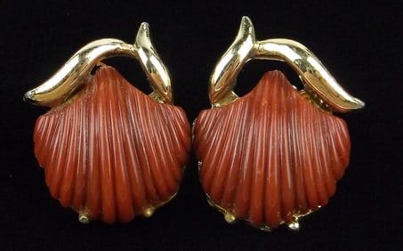 New Vintage 1960s Lucite Scallop Shell Earrings