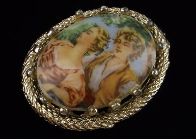 Gorgeous Vintage 1950s Cameo Brooch