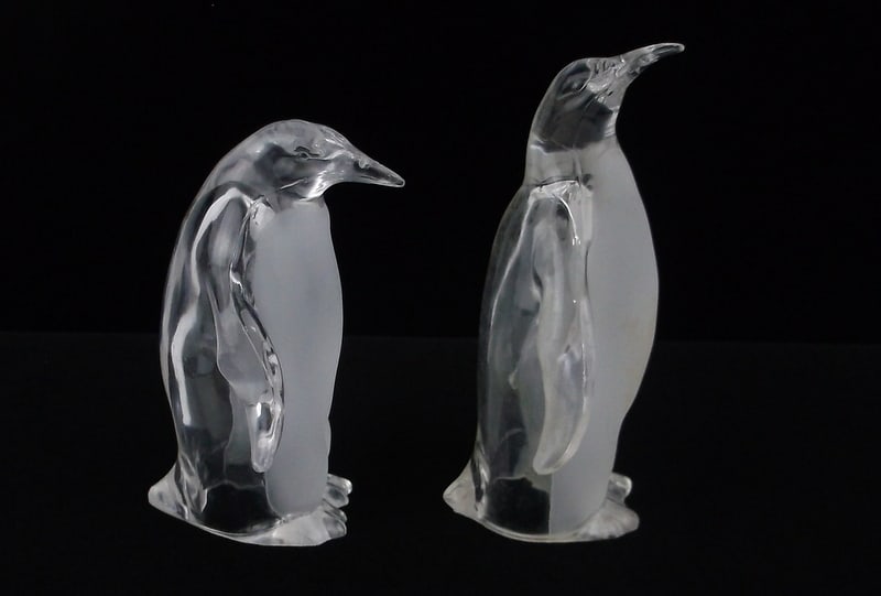 Stunning Vintage Lucite Penguin Figure Set: excellent condition