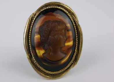 Stunning Vintage 1960s Cameo Brooch