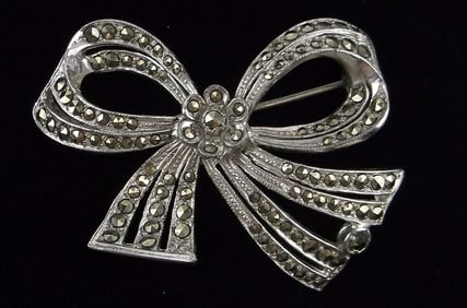 Stunning Antique 1940s Marcasite Bow Brooch