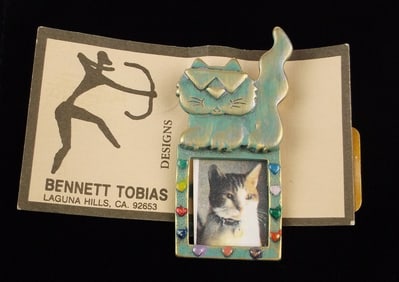 New On Card Vintage Enameled Cat Photo Frame Brooch