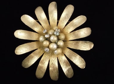 Gorgeous Vintage 1960s Rhinestone Flower Brooch