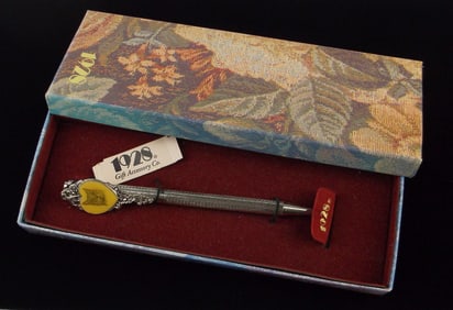 New Vintage Boxed 1928 Brand Cat Pen With Tag