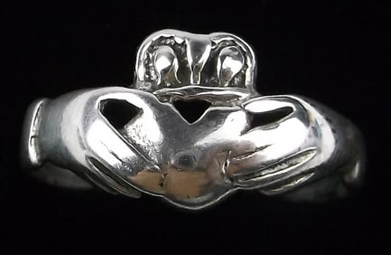 Gorgeous Vintage Sterling Silver Claddagh Mens Ring 11