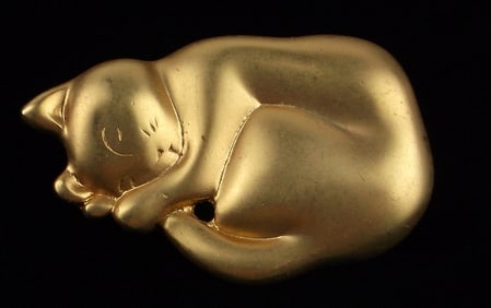 Stunning Vintage Sleeping Cat Brooch