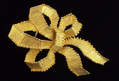 New Vintage 1960s Crown Trifari Boxy Bow Brooch
