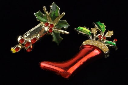 2 Mint Vint 1960s Christmas Brooch Lot Stocking Candle