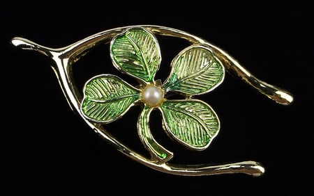 New Vintage 1960s Gerrys Shamrock Luck Brooch Enameled