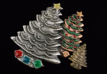 Mint Vintage Enameled Christmas Tree Brooch