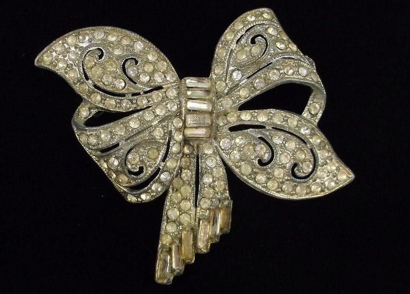 Beautiful Antique 1930s Art Deco Rhinestone Bow Brooch: beautiful condition