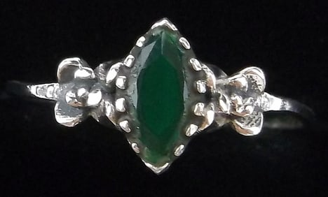 New Sterling Silver Green Chalcedony Ring 8