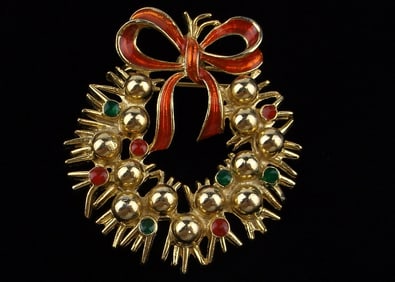 Mint Vintage Enameled Christmas Wreath Brooch