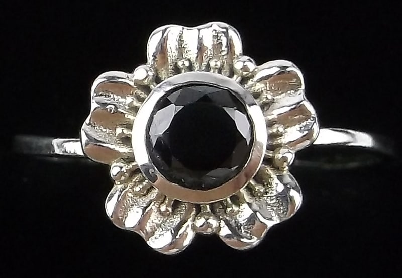 New Sterling Silver Black Iolite Flower Ring 7 (1 of 2)