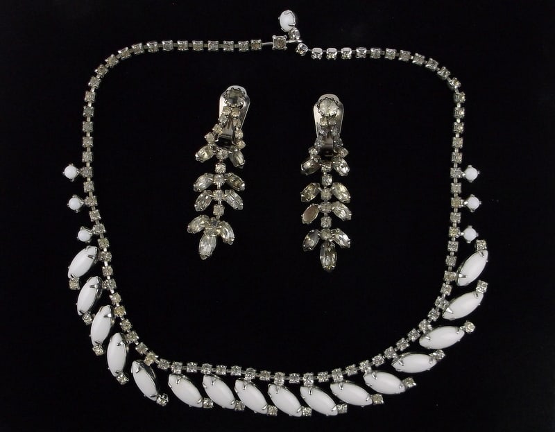 Stunning Vintage 1950s Rhinestone Necklace Earrings Set 17": excellent condition