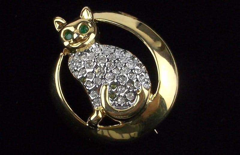 Mint Vintage Rhinestone Cat Brooch (1 of 2)
