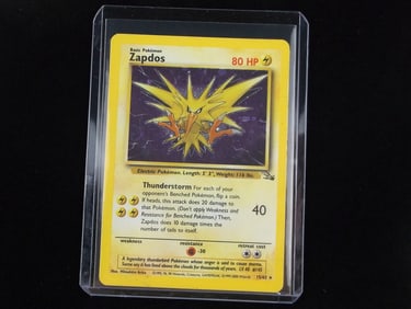 Vintage 2000 Pokemon Zapdos Rare Holo Card Fossil WOTC