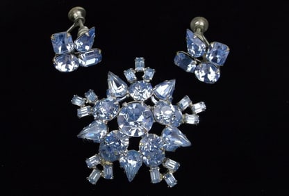 Mint 1960s Rhinestone Snowflake Brooch Earrings Set Juliana?