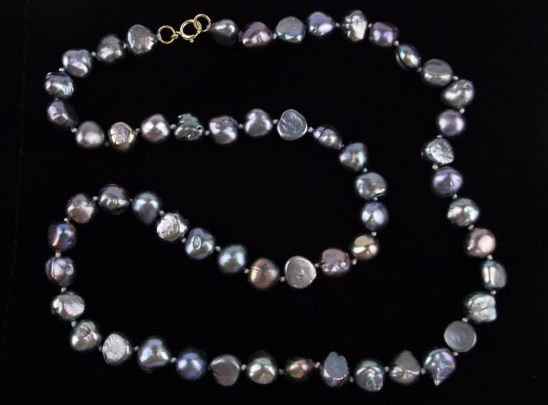 New Vintage 14kt Gold Black Pearl Necklace 18": 14kt gold in new or mint condition