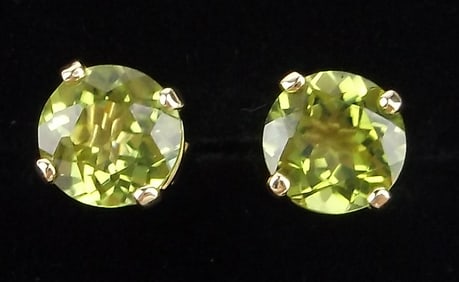 New 14kt Gold 1.10 cttw Peridot Earrings 1.08g