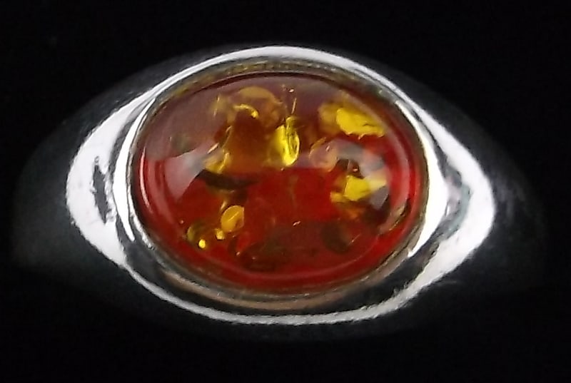 New Vintage Sterling Silver Genuine Amber Ring 9: Solid Sterling Silver Guaranteed, in Brand New Never Worn Condition.