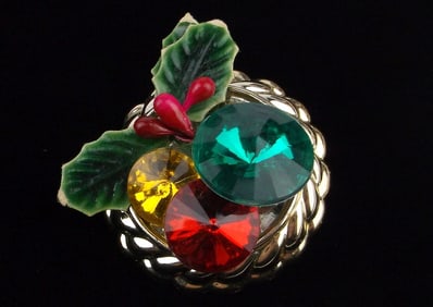Gorgeous Vintage 1970s Rhinestone Christmas Brooch