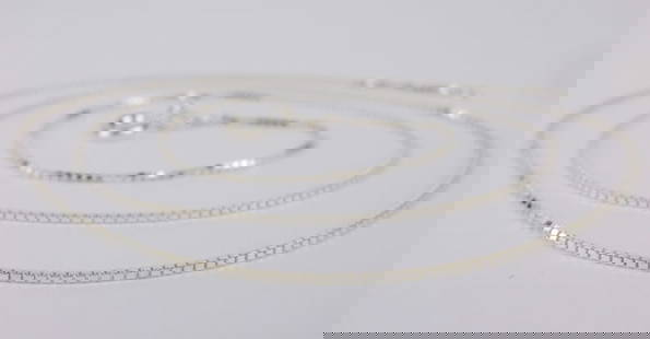 New Vintage Italian Sterling Silver Box Chain Necklace 18": Solid Sterling Silver Guaranteed, in Brand New Never Worn Condition.