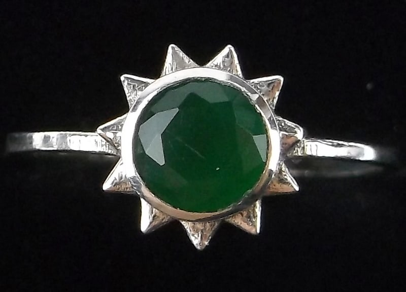 New Sterling Silver Green Chalcedony Sun Ring 7.5: Solid Sterling Silver Guaranteed, in Brand New Never Worn Condition.
