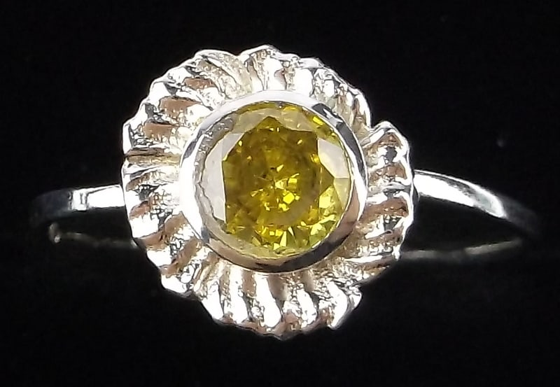 New Sterling Silver Citrine Flower Ring 6: Solid Sterling Silver Guaranteed, in Brand New Never Worn Condition.