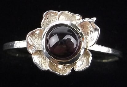 New Sterling Silver Garnet Flower Ring 7