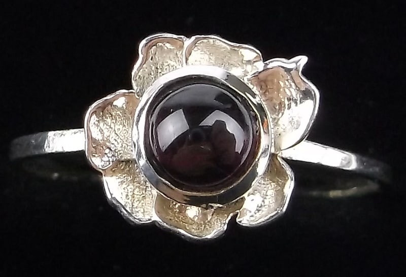 New Sterling Silver Garnet Flower Ring 7 (1 of 2)
