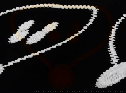 New Vintage 1960s Rose Necklace Earrings Set 18": new condition