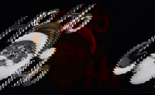 Gorgeous Vintage Enameled Christmas Santa Brooch: beautiful condition